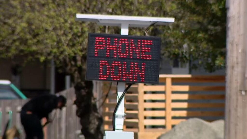  Smart Traffic Signs Spot Phone Usage, Tell You To Put It Down