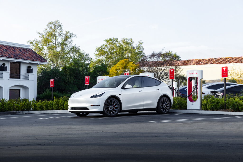     Laid-off Tesla Supercharger employee predicts network quality will “deteriorate.”