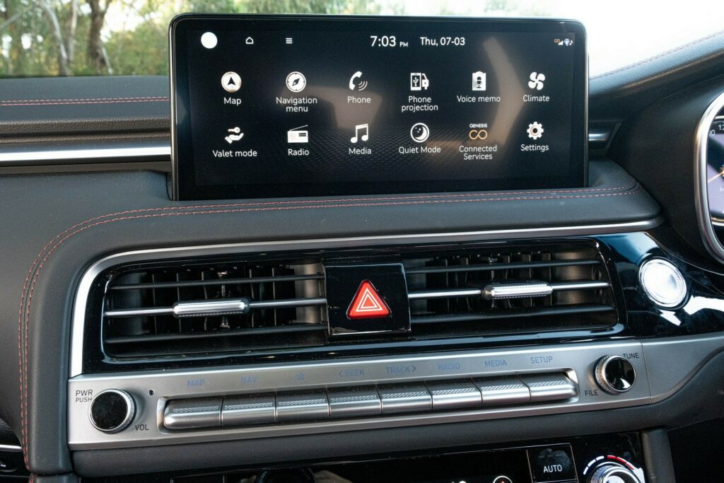 Преглед: 2024 Genesis G70 Turbo V6 е по-добър от всякога