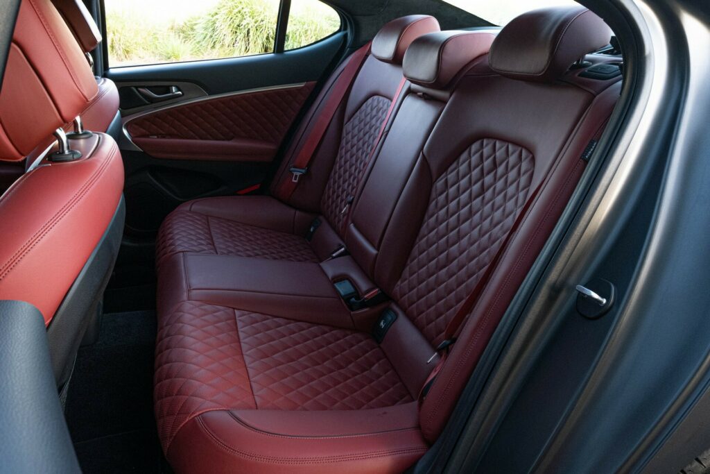 Преглед: 2024 Genesis G70 Turbo V6 е по-добър от всякога