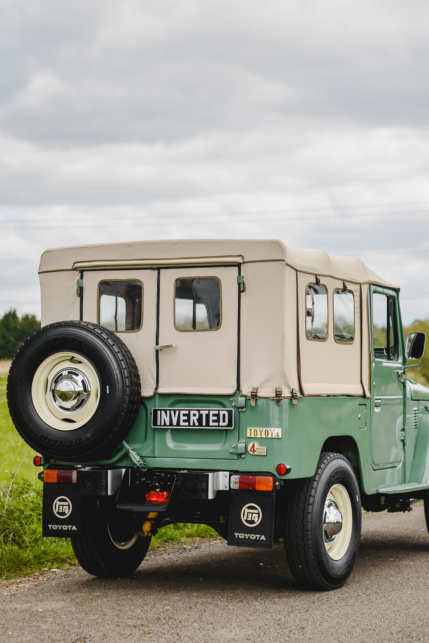 Inverted-Custom-Land-Cruiser-EV (1)
