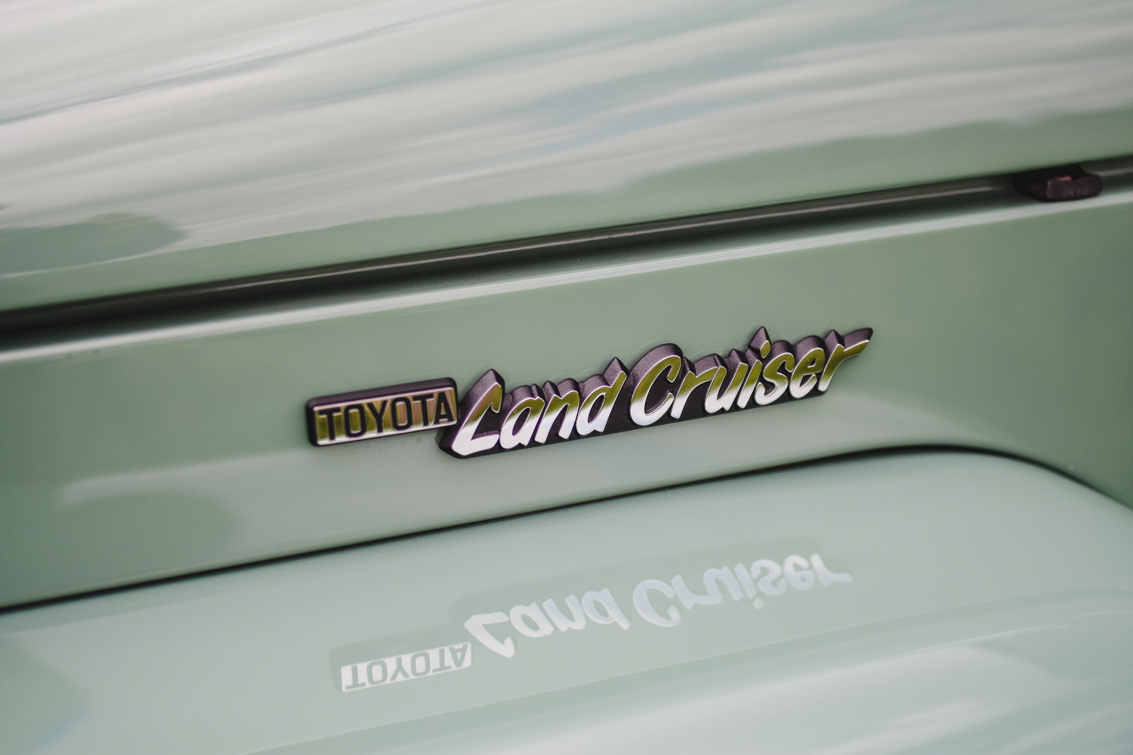 Inverted-Custom-Land-Cruiser-EV (12)
