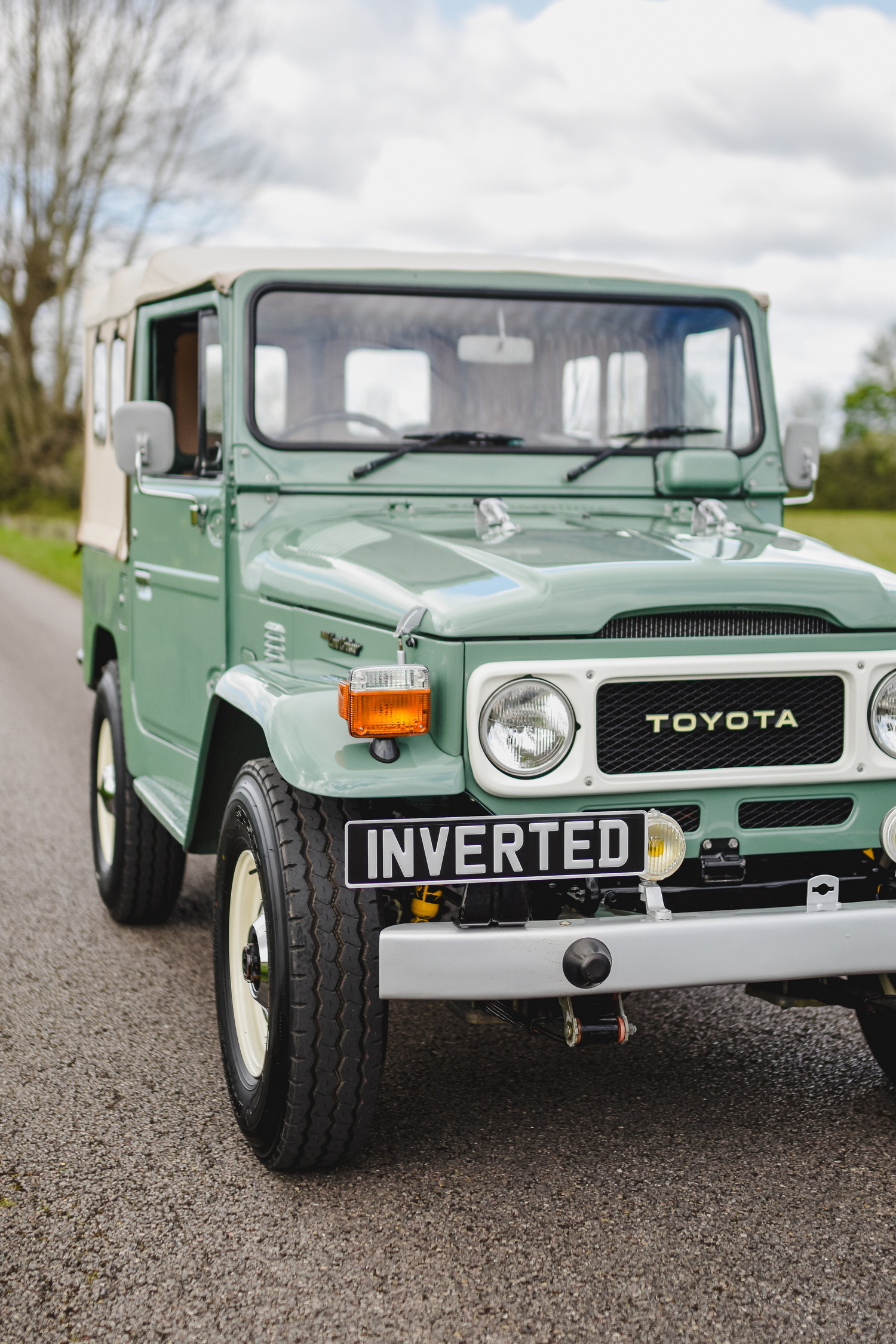 Inverted-Custom-Land-Cruiser-EV (13)