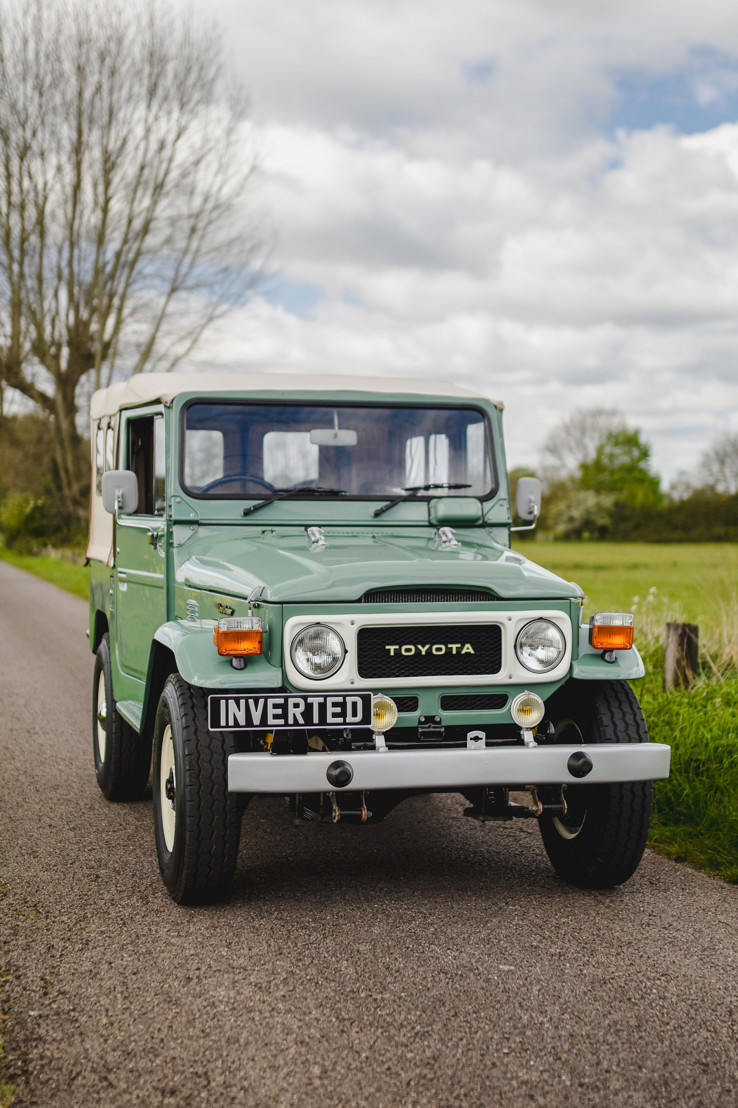 Inverted-Custom-Land-Cruiser-EV (14)