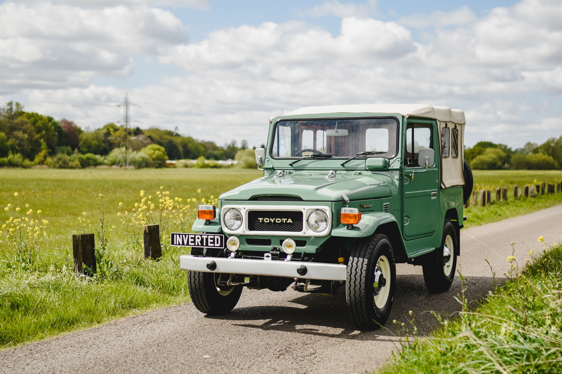 Inverted-Custom-Land-Cruiser-EV (19)