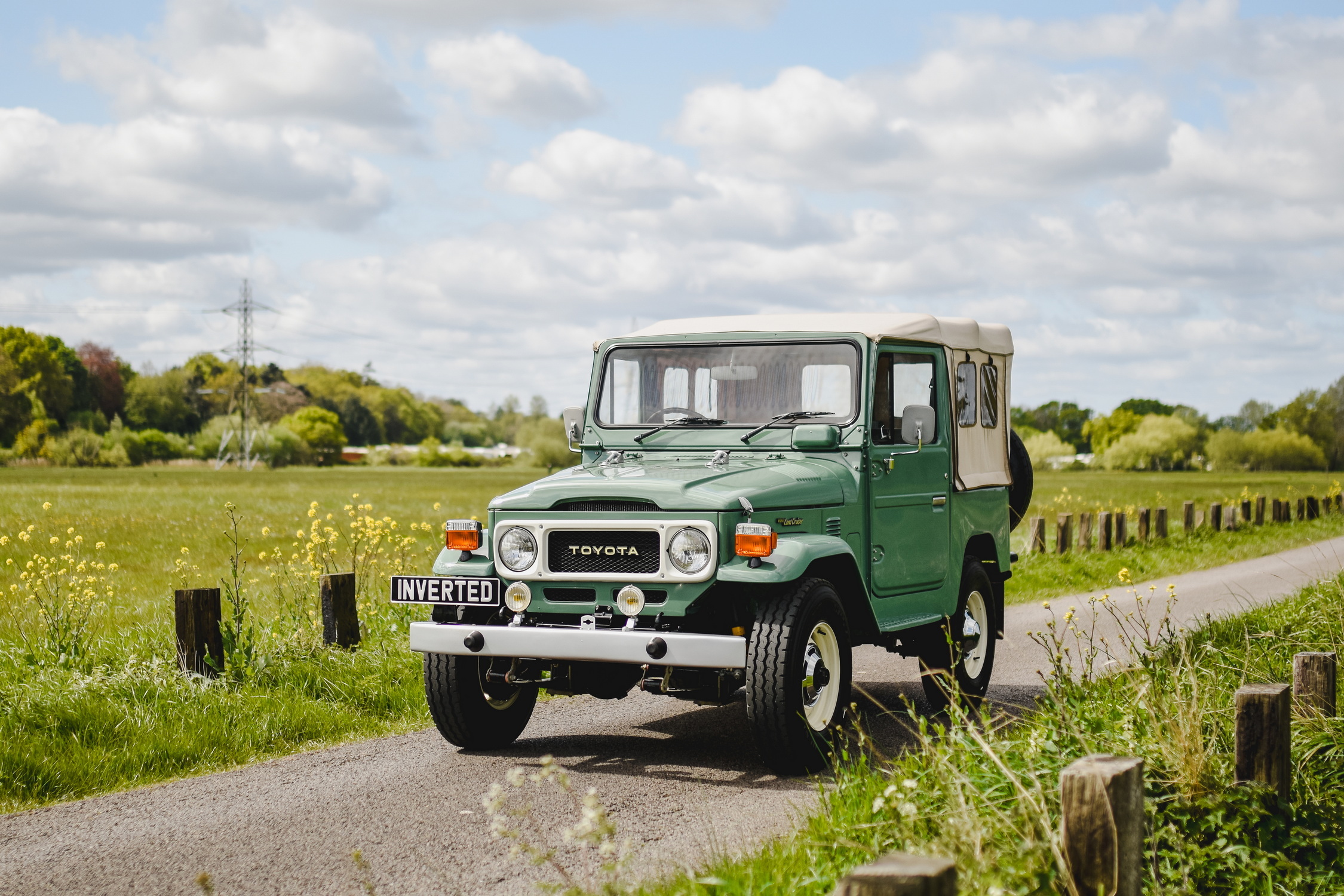 Inverted-Custom-Land-Cruiser-EV (21)