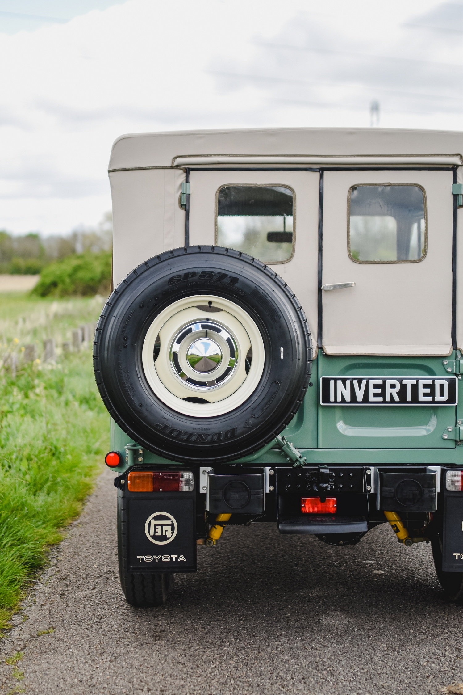 Inverted-Custom-Land-Cruiser-EV (4)