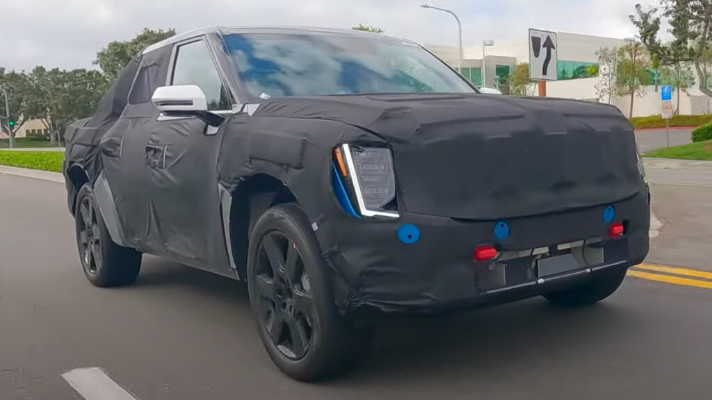  Kia’s Electric Pickup Looks A Lot Like An EV9 With A Bed