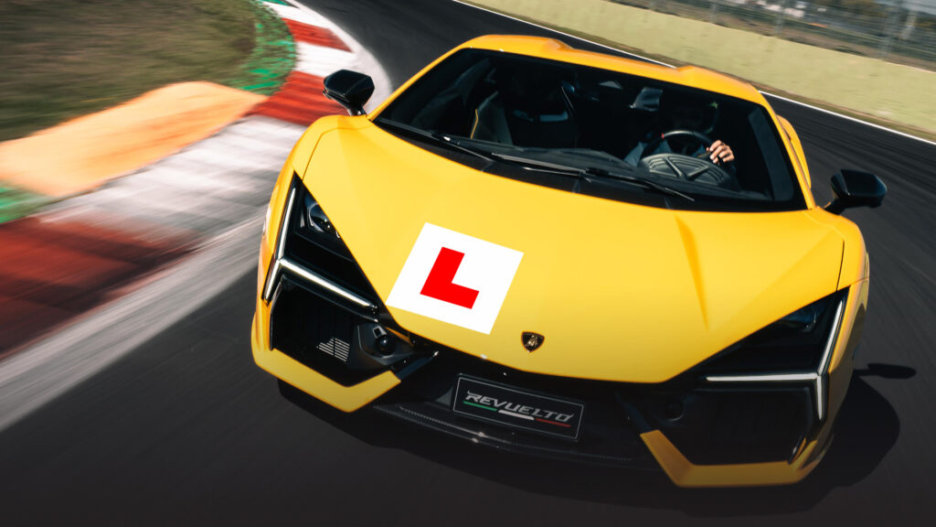  Lamborghini Gets Noob Test Drivers To Record Lap Times To Make Its Supercars More Fun