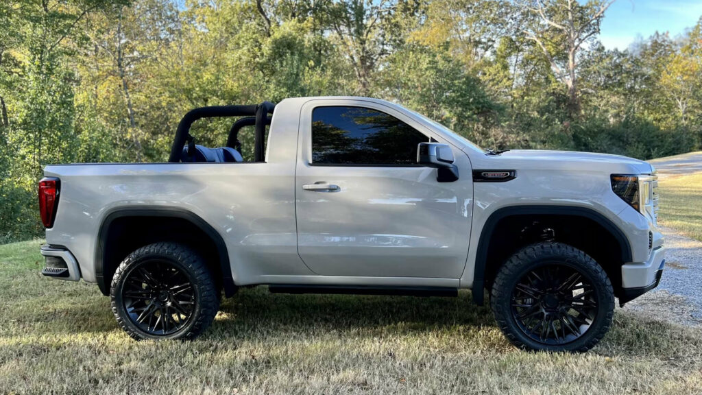  Modern-Day GMC Jimmy Looks Awesome And Is Going Up For Auction