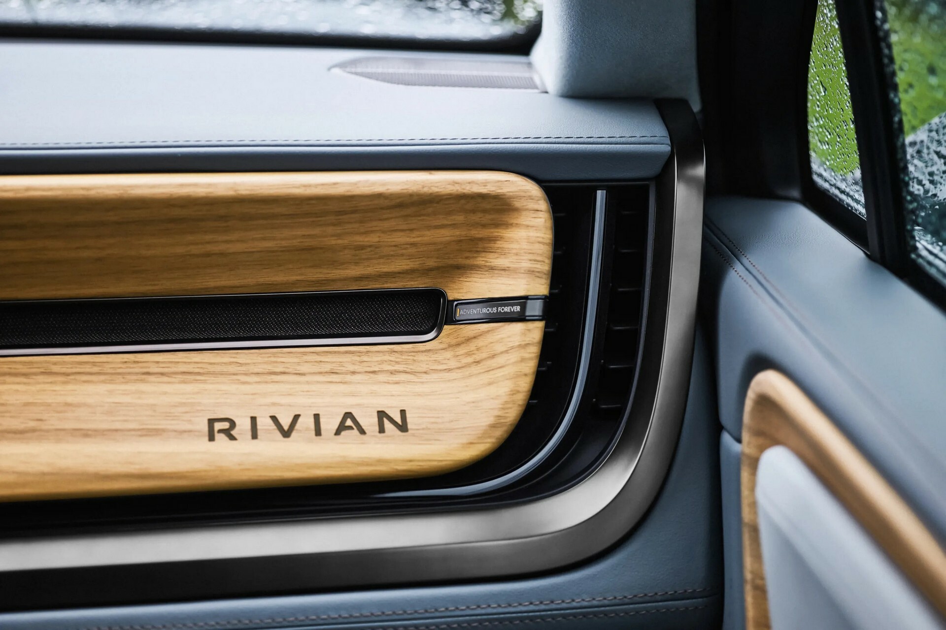 2024 Rivian R1S 606 2