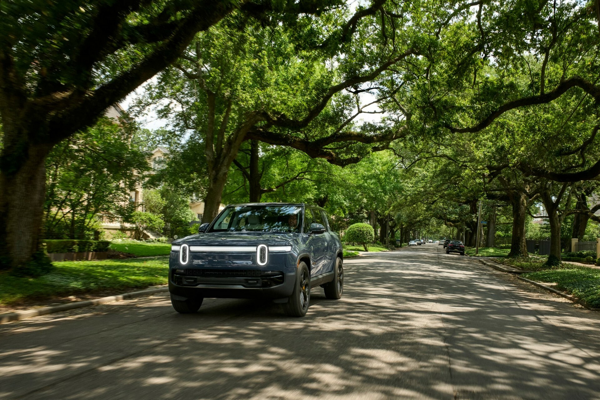 2024 Rivian R1S 606 21