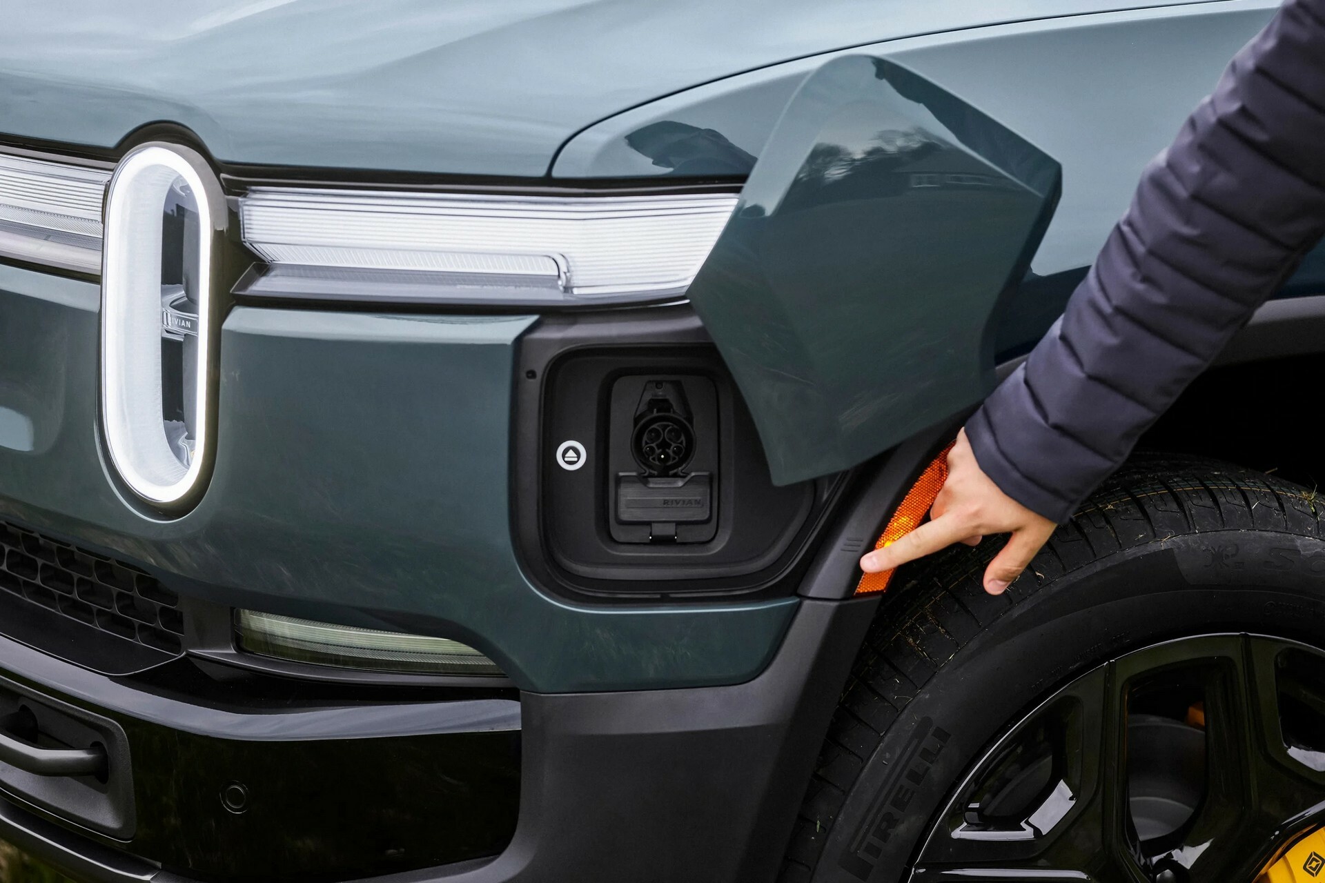 2024 Rivian R1S 606 5