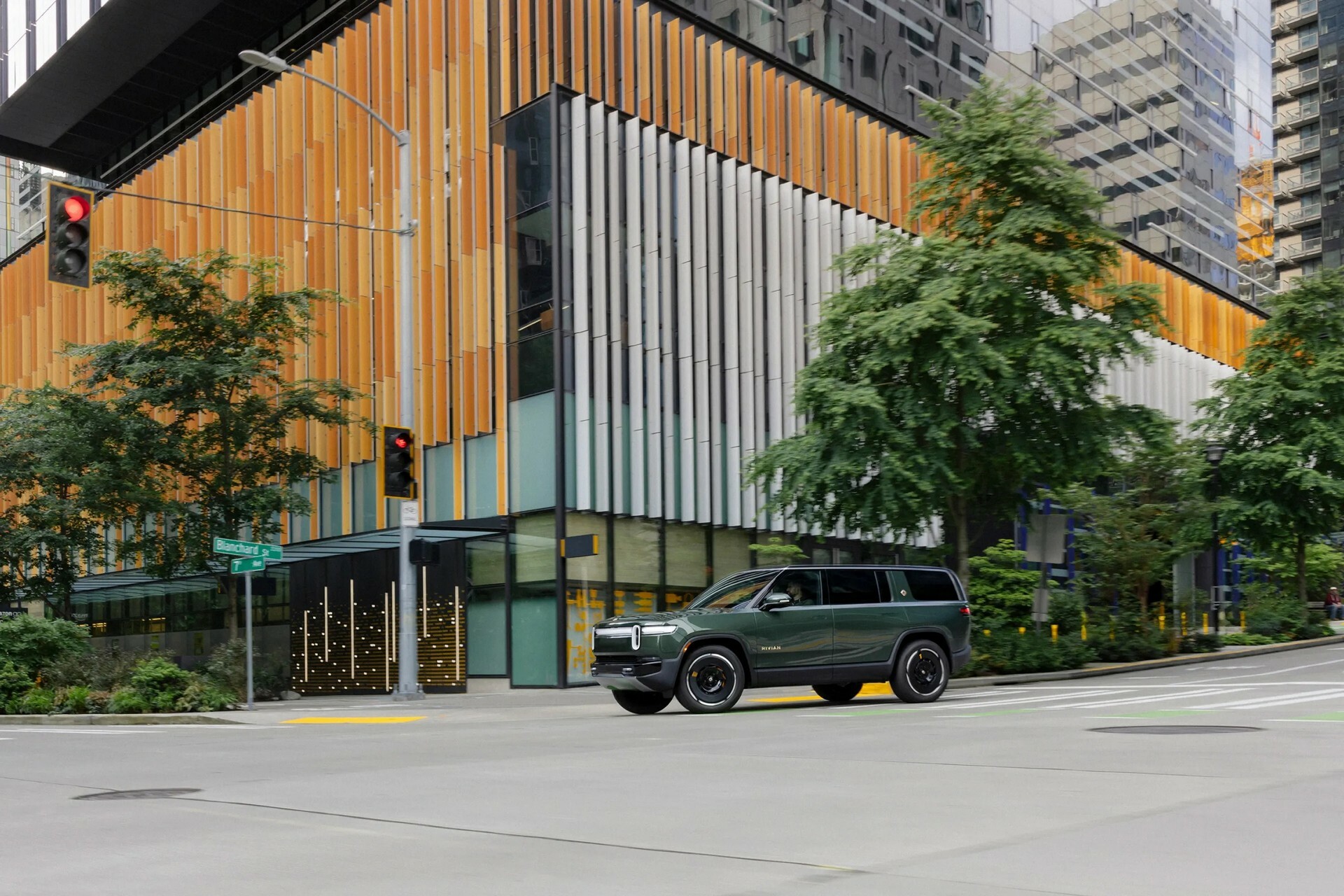 2024 Rivian R1S 606 7