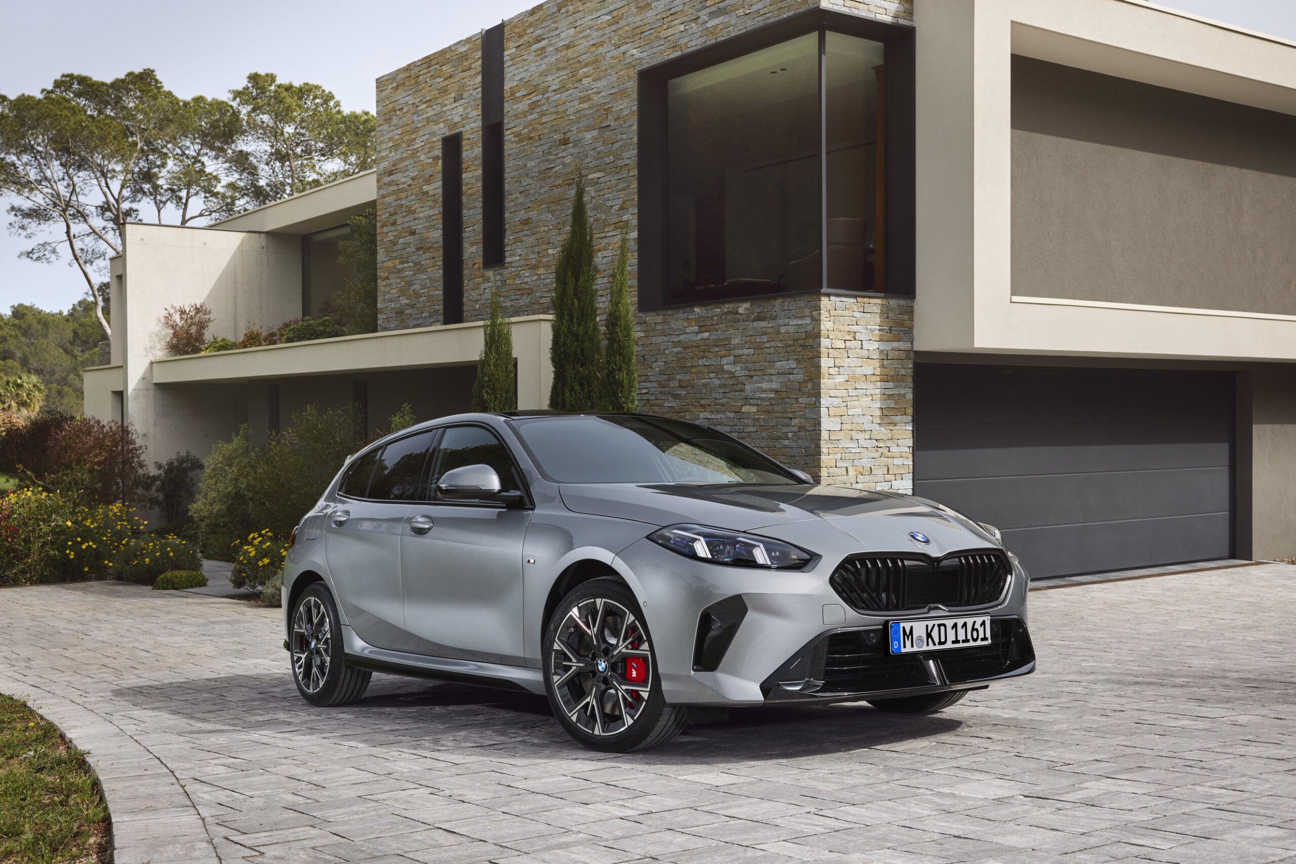 2025 BMW 1-Series 10