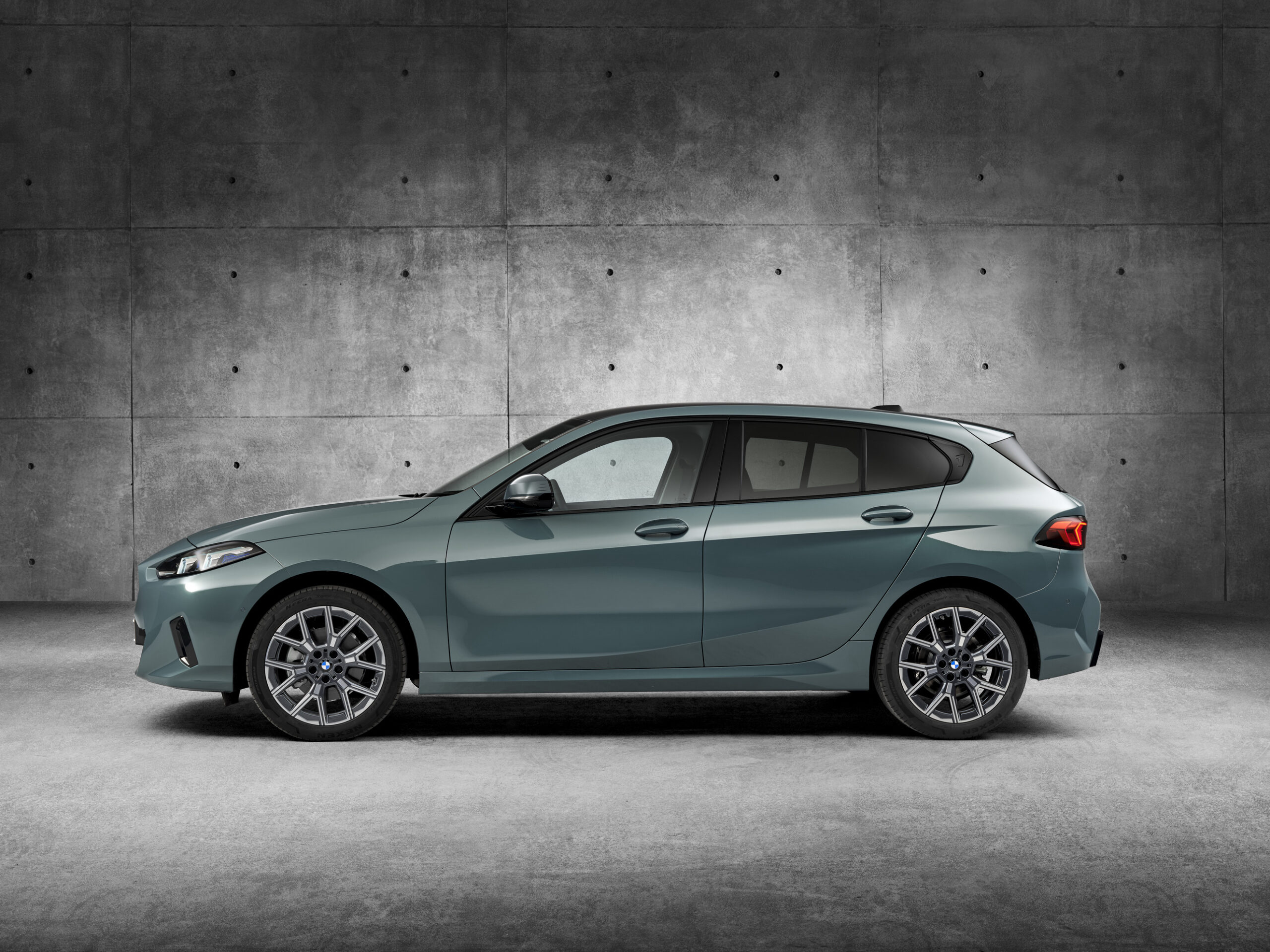 2025 BMW 1-Series 26