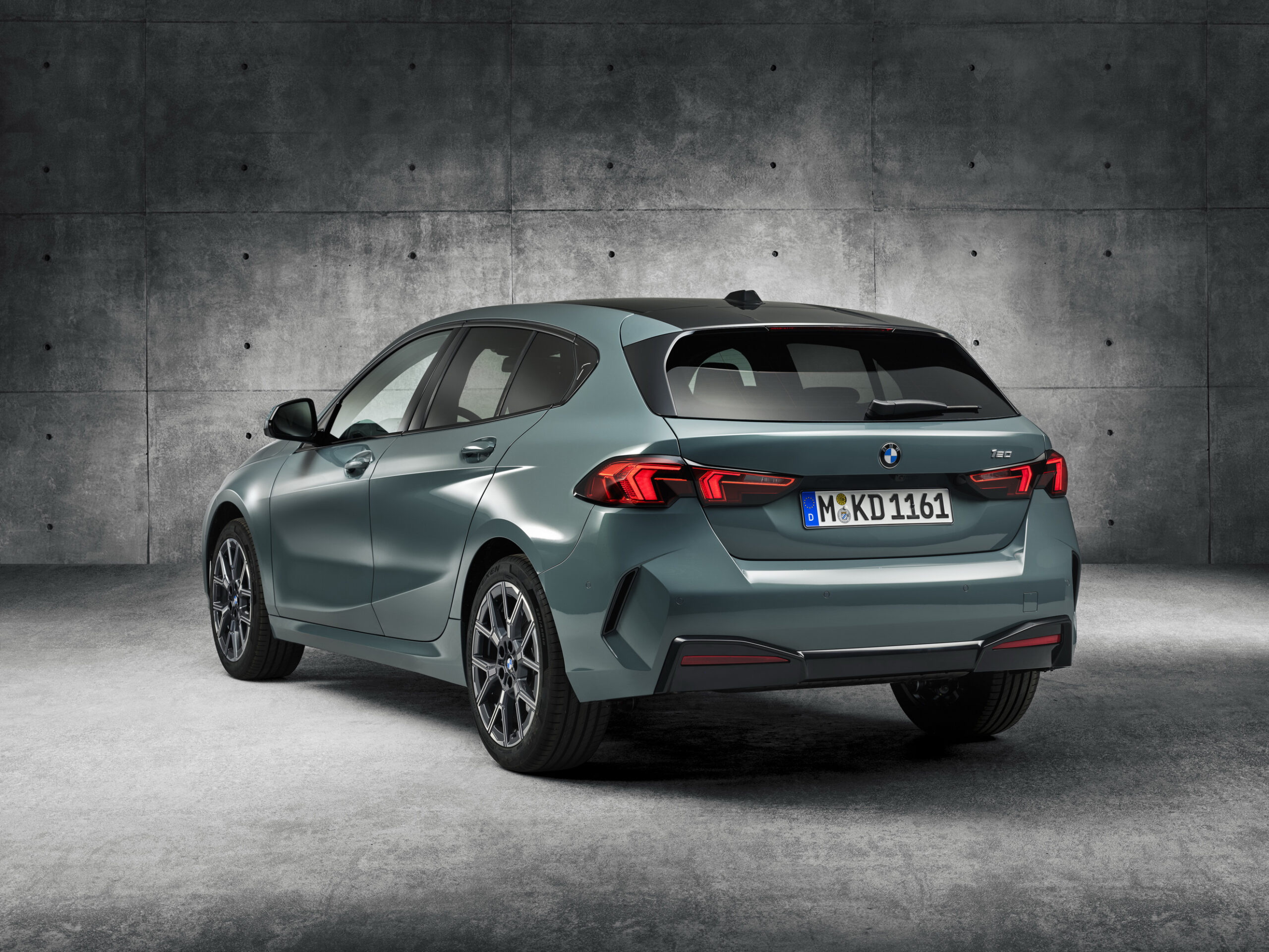 2025 BMW 1-Series 32
