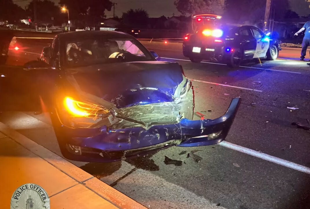 Tesla Allegedly In “Self-Drive” Mode Slams Into Parked Police Car ...