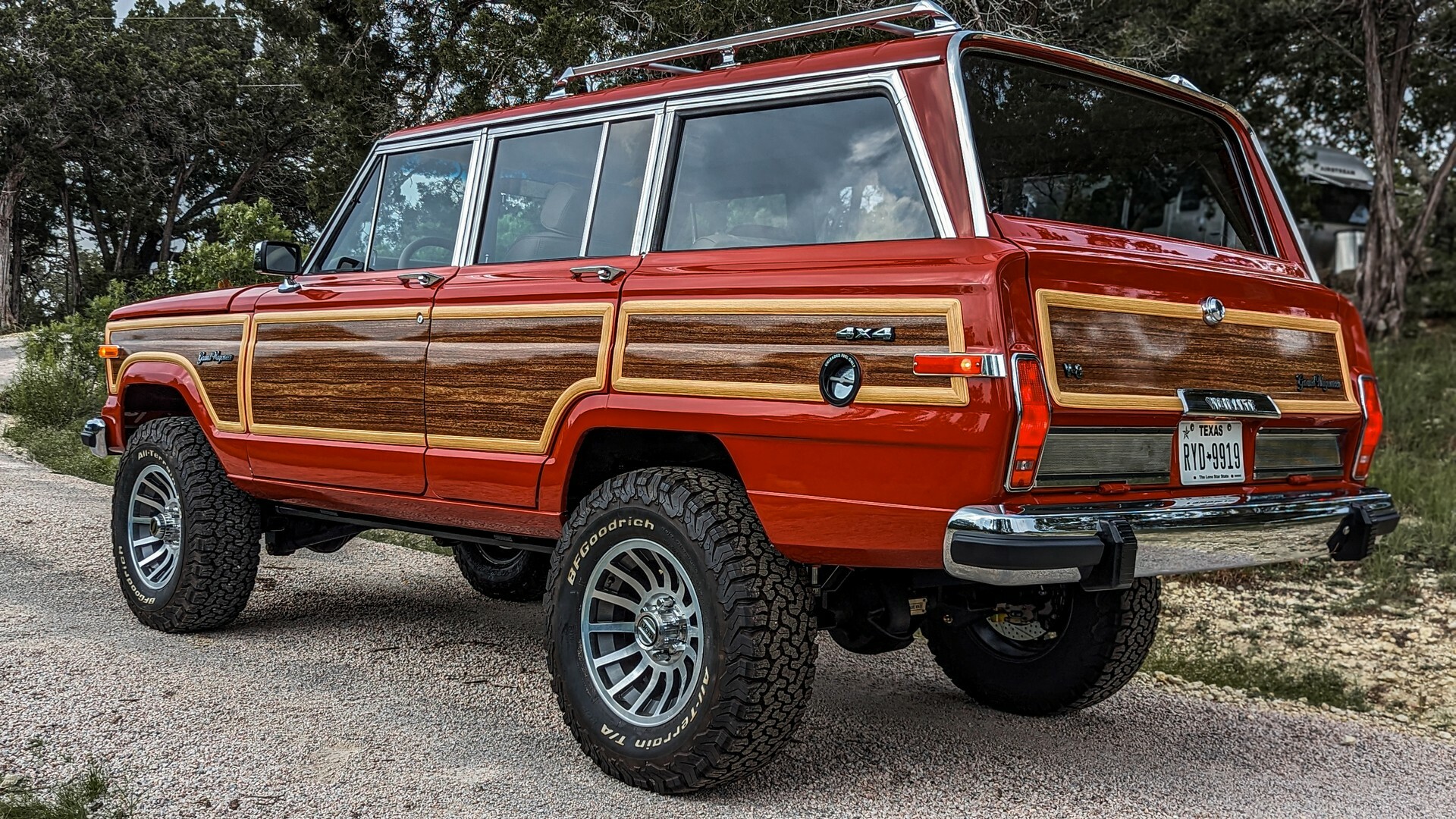 Old School Jeep Grand Wagoneer Gets A Hellcat Redeye-Powered Bite
