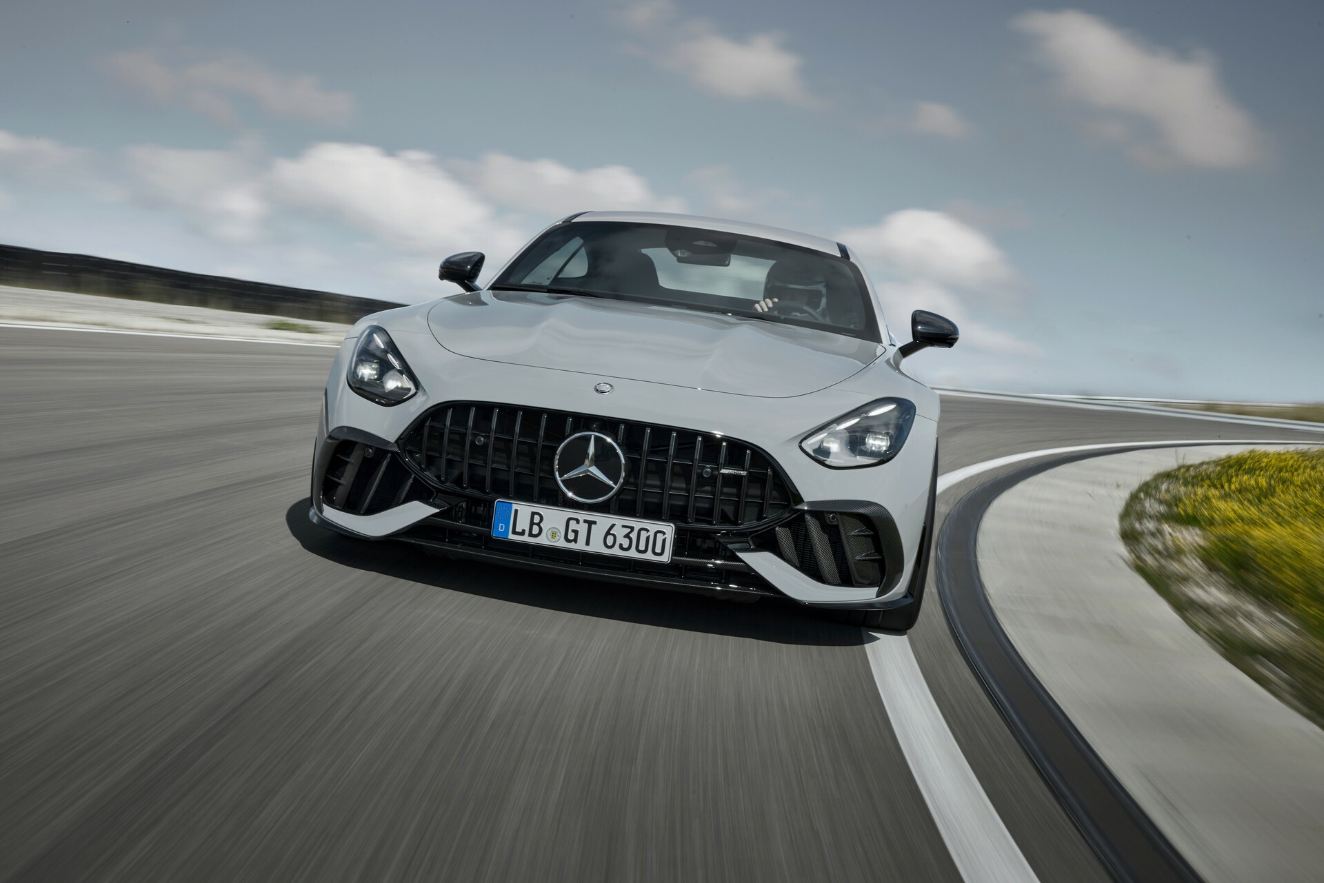 2025 Mercedes-AMG GT 63 Pro 711 3