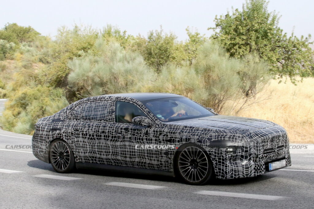 BMW 7-Series Facelift Could Arrive In 2026 | Carscoops