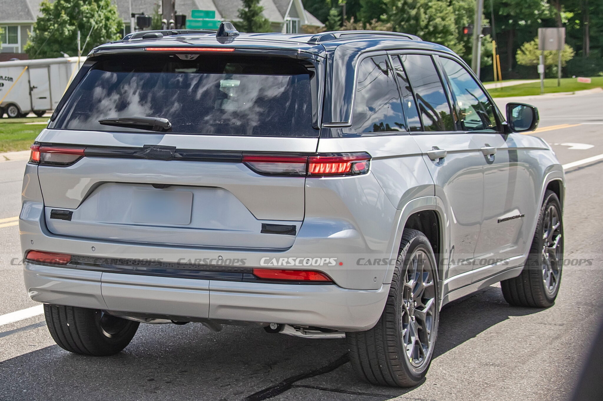 Facelifted Jeep Grand Cherokee Spied Hiding New Look And Interior