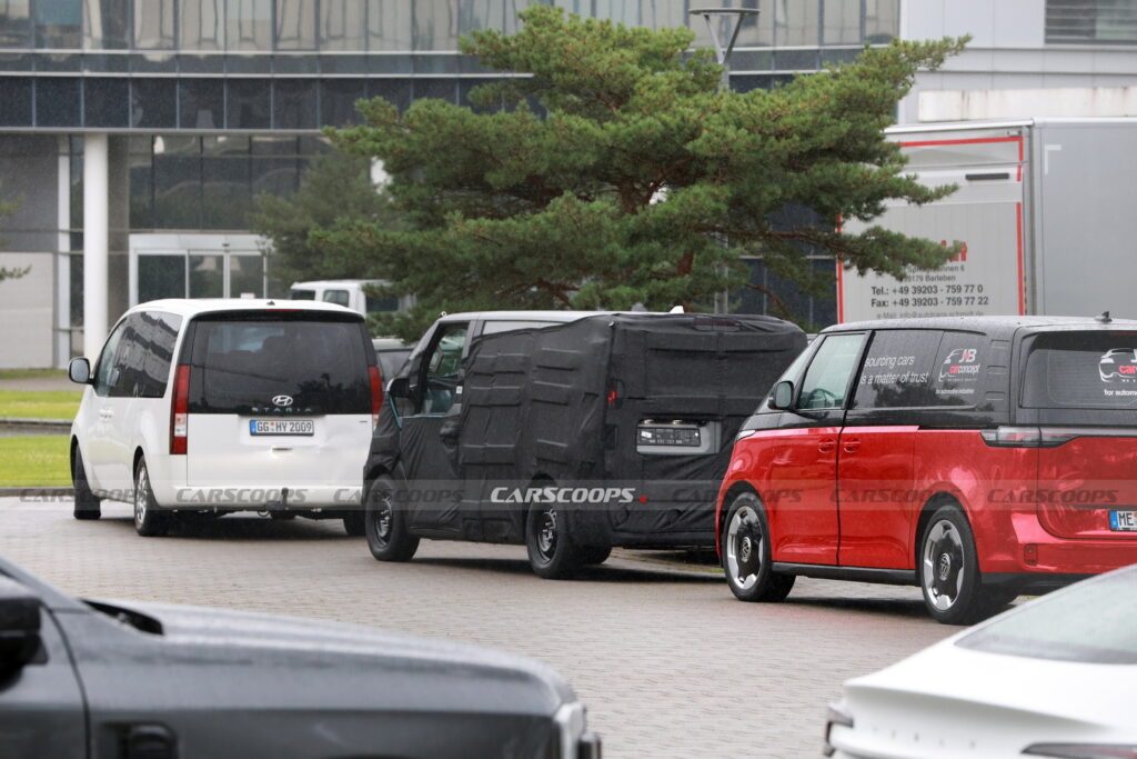   „Kia PV5“ elektrinis furgonas pagamintas gamybos formoje