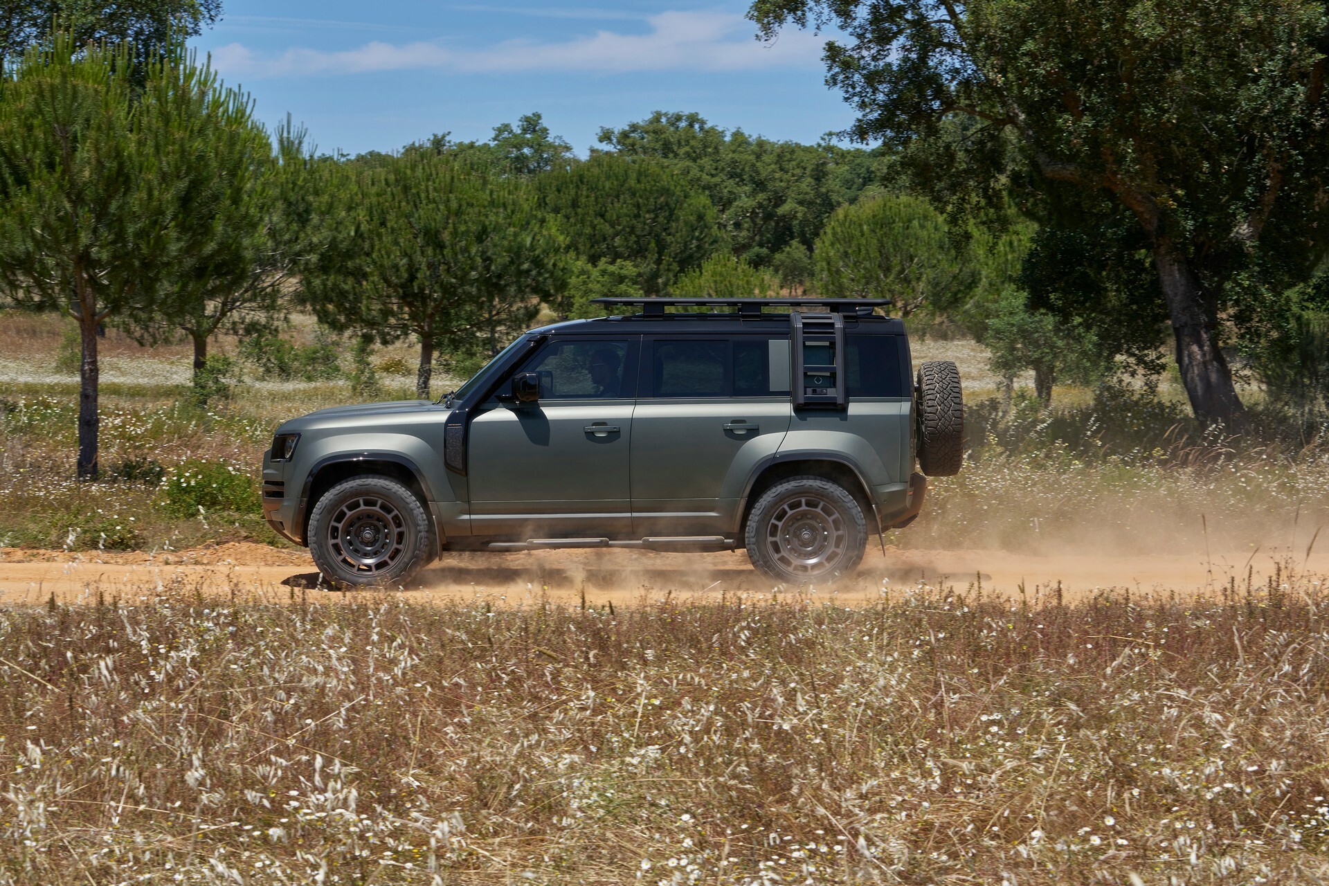 Land Rover Octa Rally Land Rover’s Defender Octa To Spawn 2026 Dakar And World Rally-Raid ...
