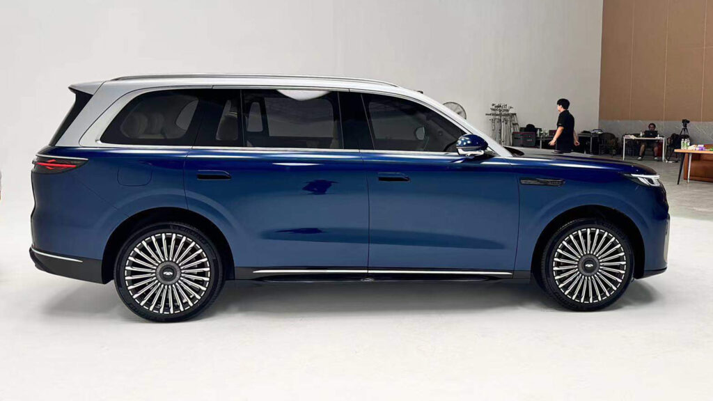  Does Chery’s Fulwin T11 Flagship SUV Look Like A Range Rover To You?