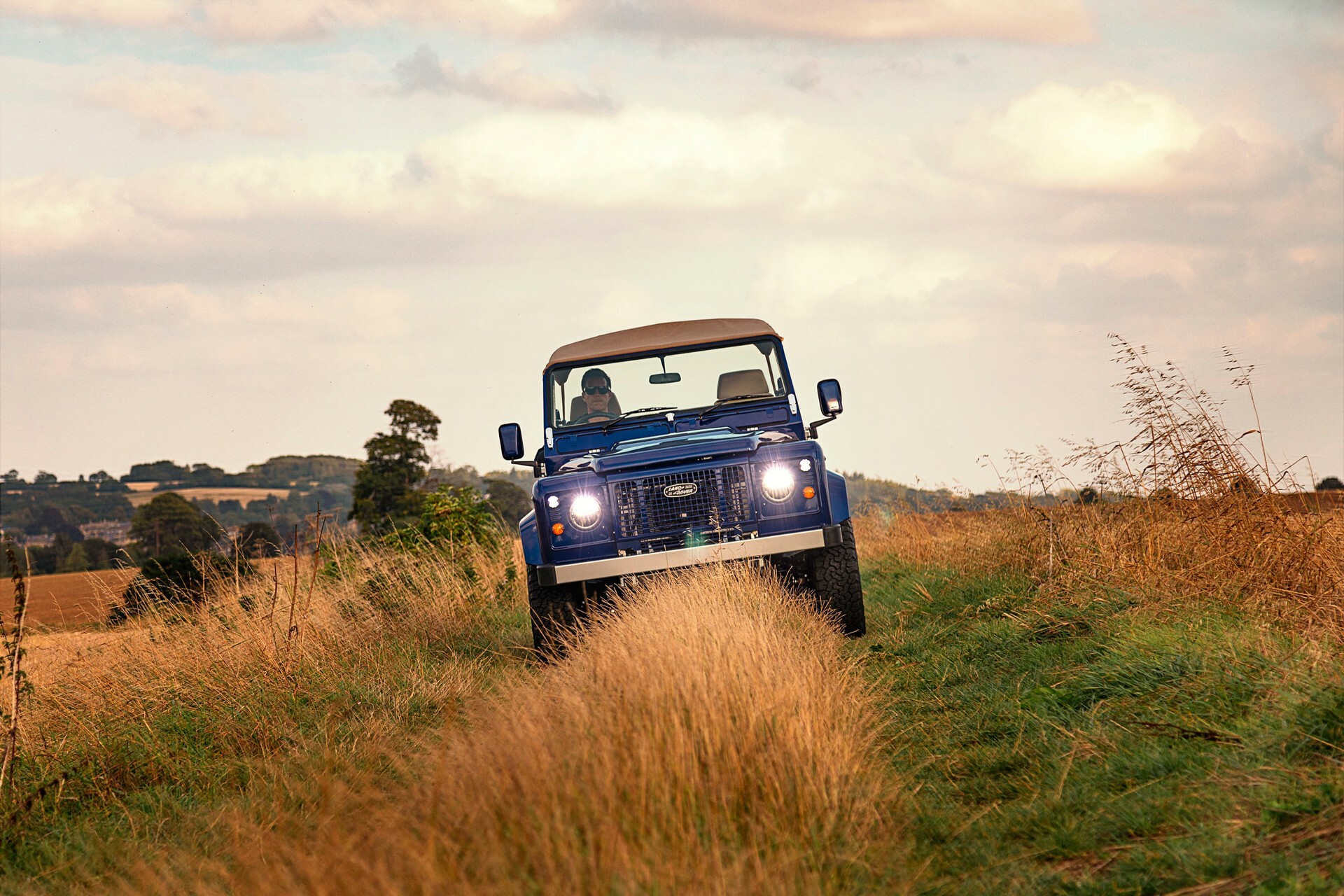 For Just $184,000, Kingsley Will Keep Your Defender Restomod Classy ...