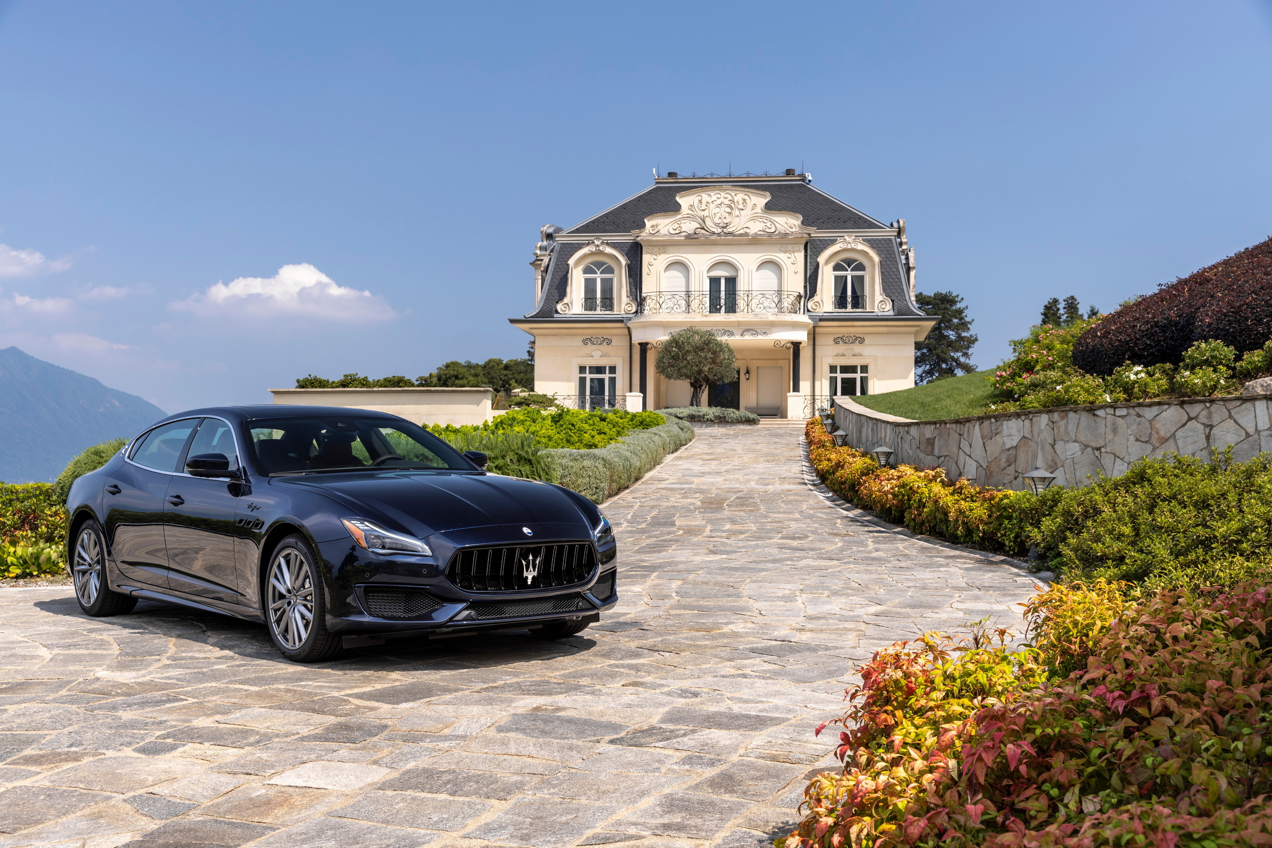 Maserati Quattroporte Variant: GTS GranSport Colour: Blue Engine Capacity:  3 799cc Fuel Type: Petrol Mileage: 18 000kms Transmission: Automatic Doors:  4 New or Used: Used Service History: Full By Franchise Transmission Drive:, image size:2500x1668