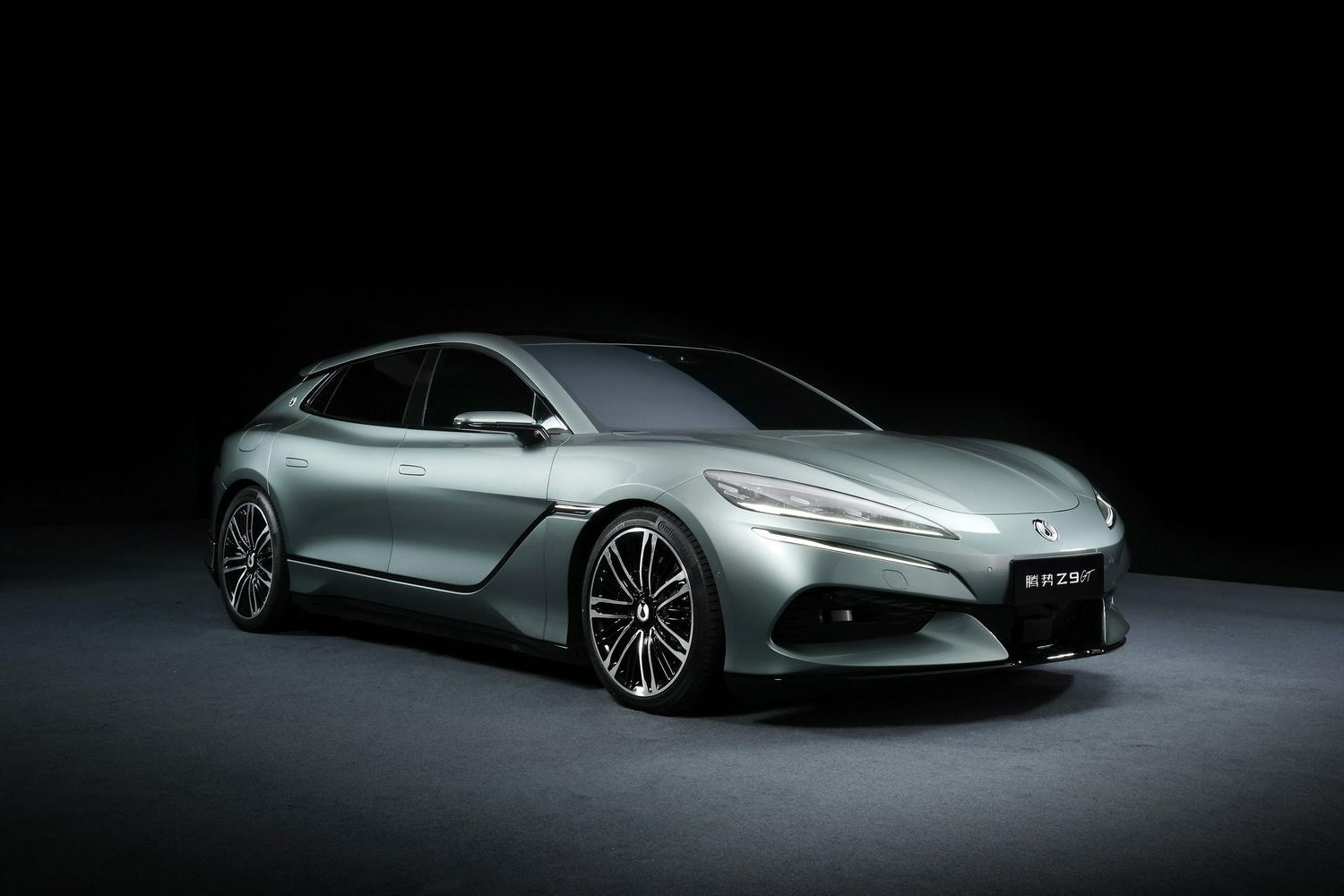 Denza’s 1,139-HP Wagon Will Now Drift Any Shape You Draw On The Screen