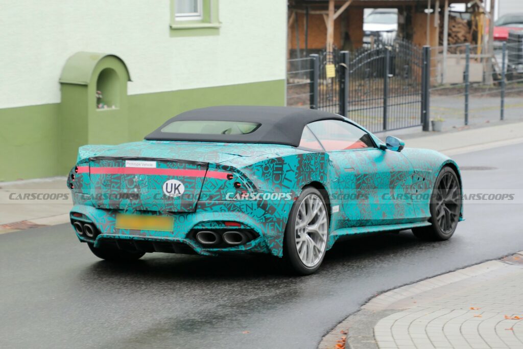  Aston Martin Vanquish Volante Will Let You Hear The 824 HP V12 With Ease