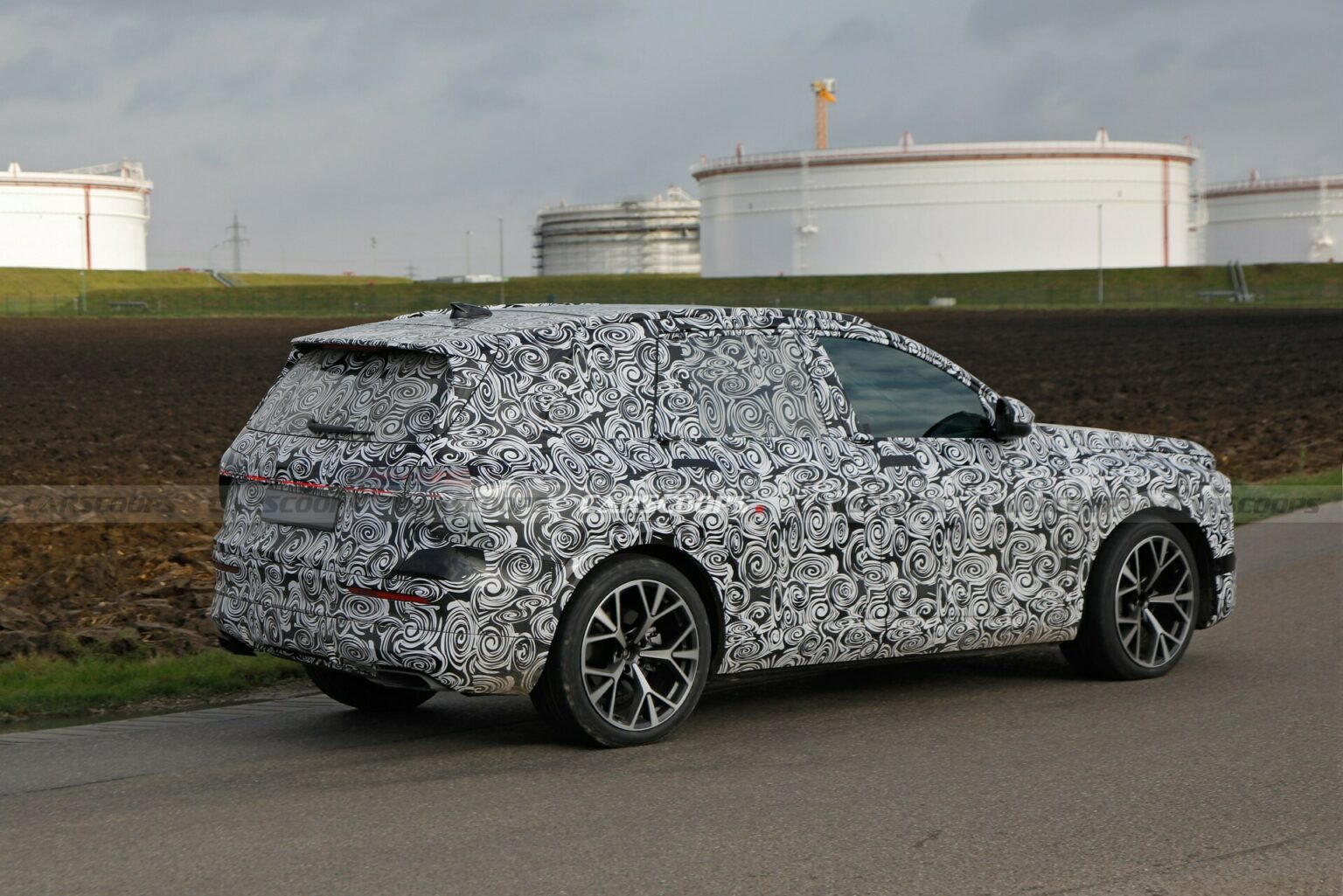 2026 Audi Q7 And SQ7 Show Their Differences In New Spy Photos | Carscoops