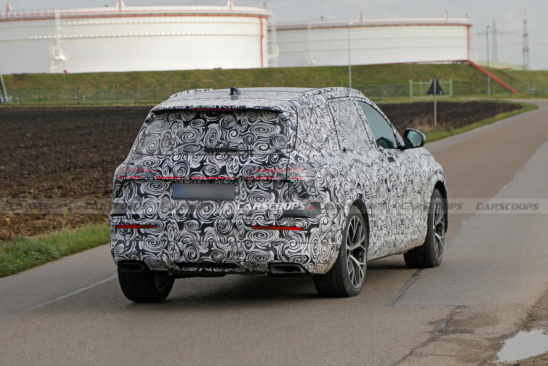 2026 Audi Q7 And SQ7 Show Their Differences In New Spy Photos | Carscoops