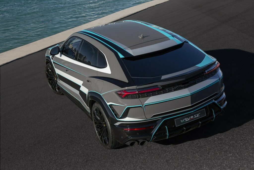  Lamborghini Ad Personam Spent Over 230 Hours Painting This Special Urus SE