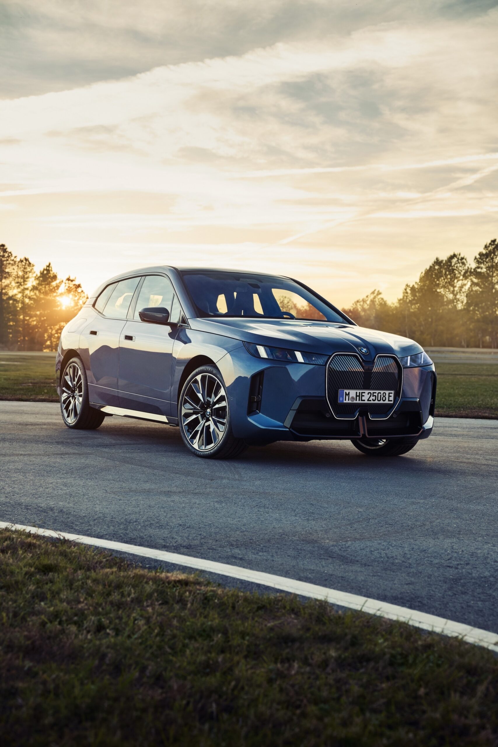 BMW Bumps 2026 iX Driving Range Up To 364 Miles | Carscoops
