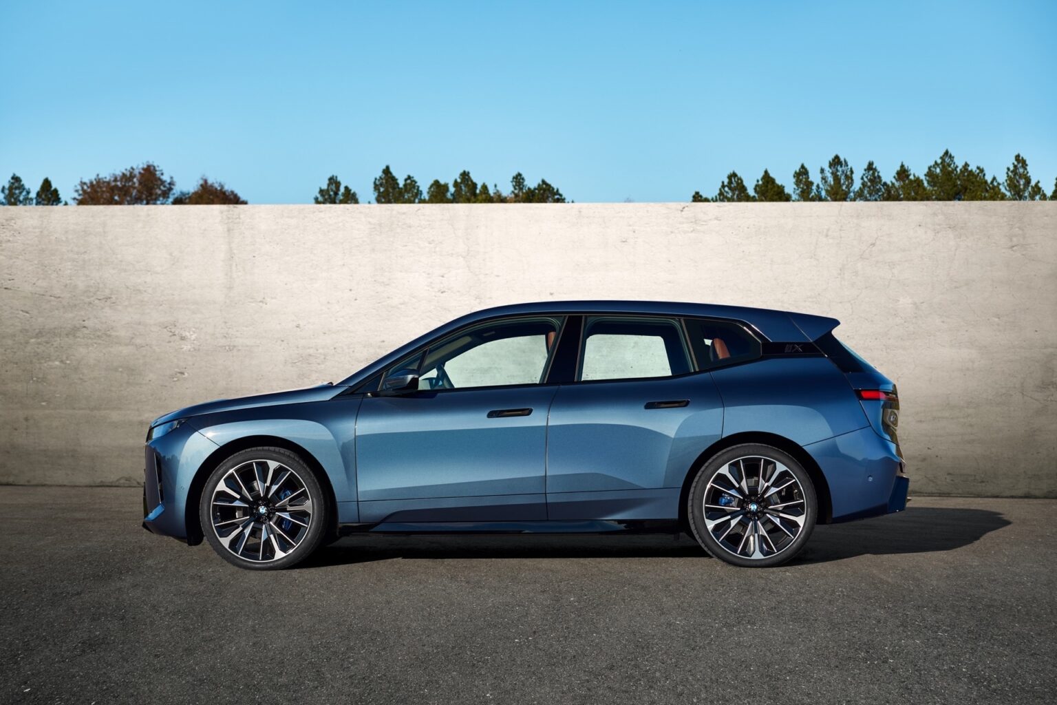 BMW Bumps 2026 iX Driving Range Up To 364 Miles | Carscoops