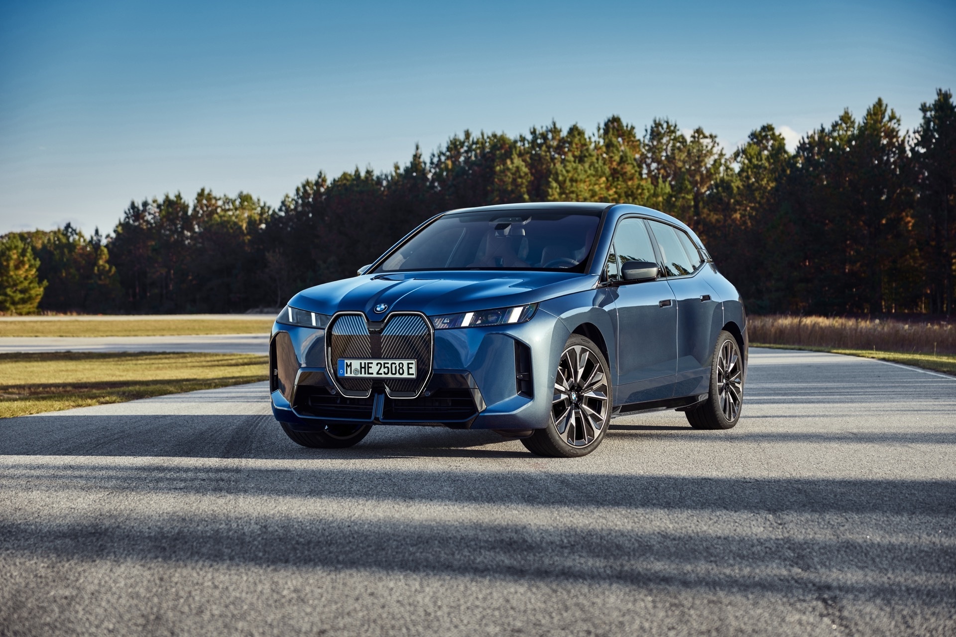 BMW Bumps 2026 iX Driving Range Up To 364 Miles | Carscoops
