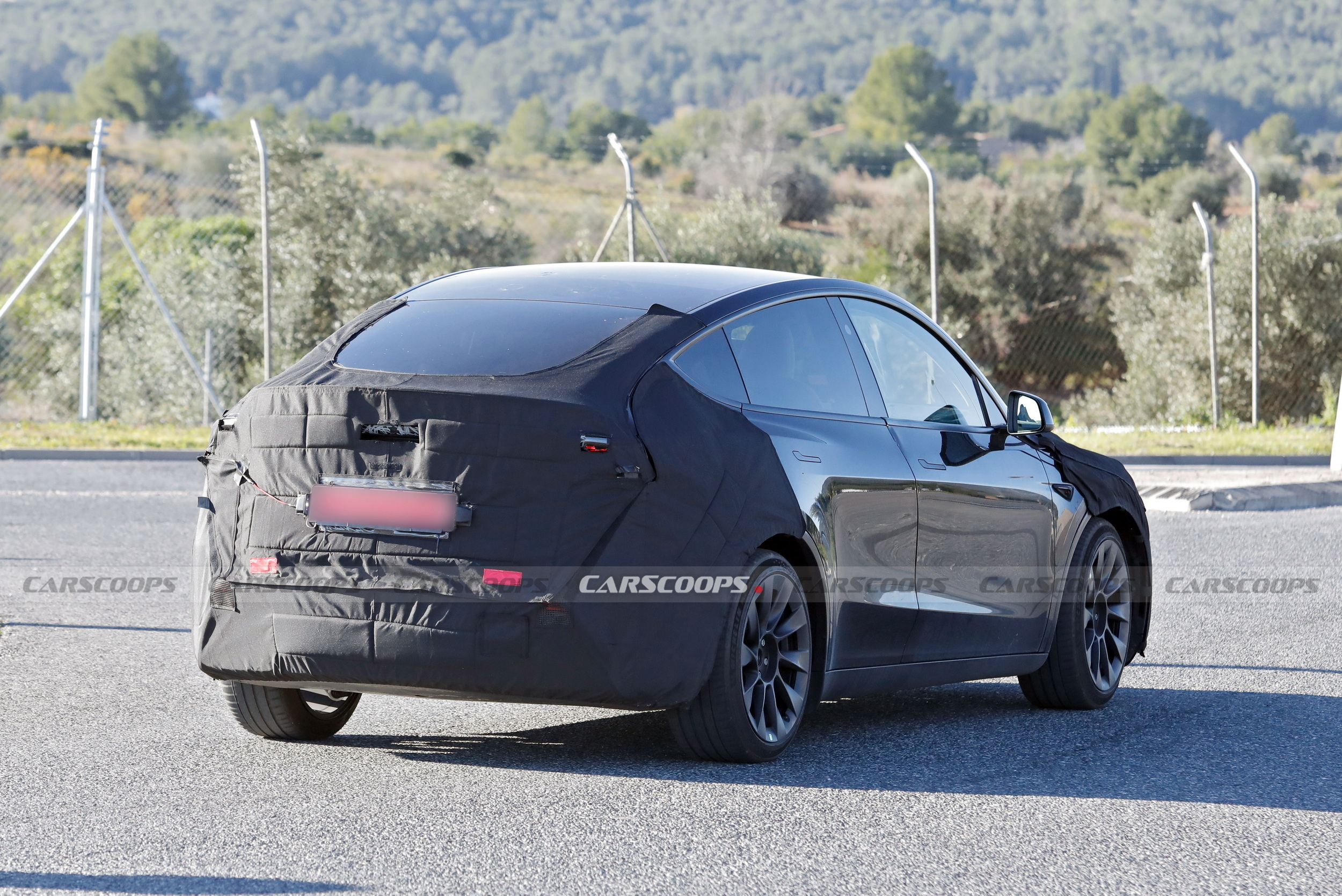 2026 Tesla Model Y Juniper - Scoop (10)