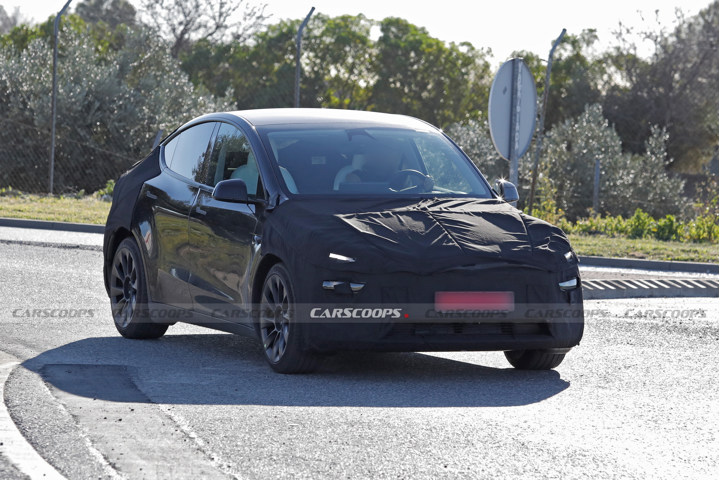 2026 Tesla Model Y Juniper - Scoop (2)