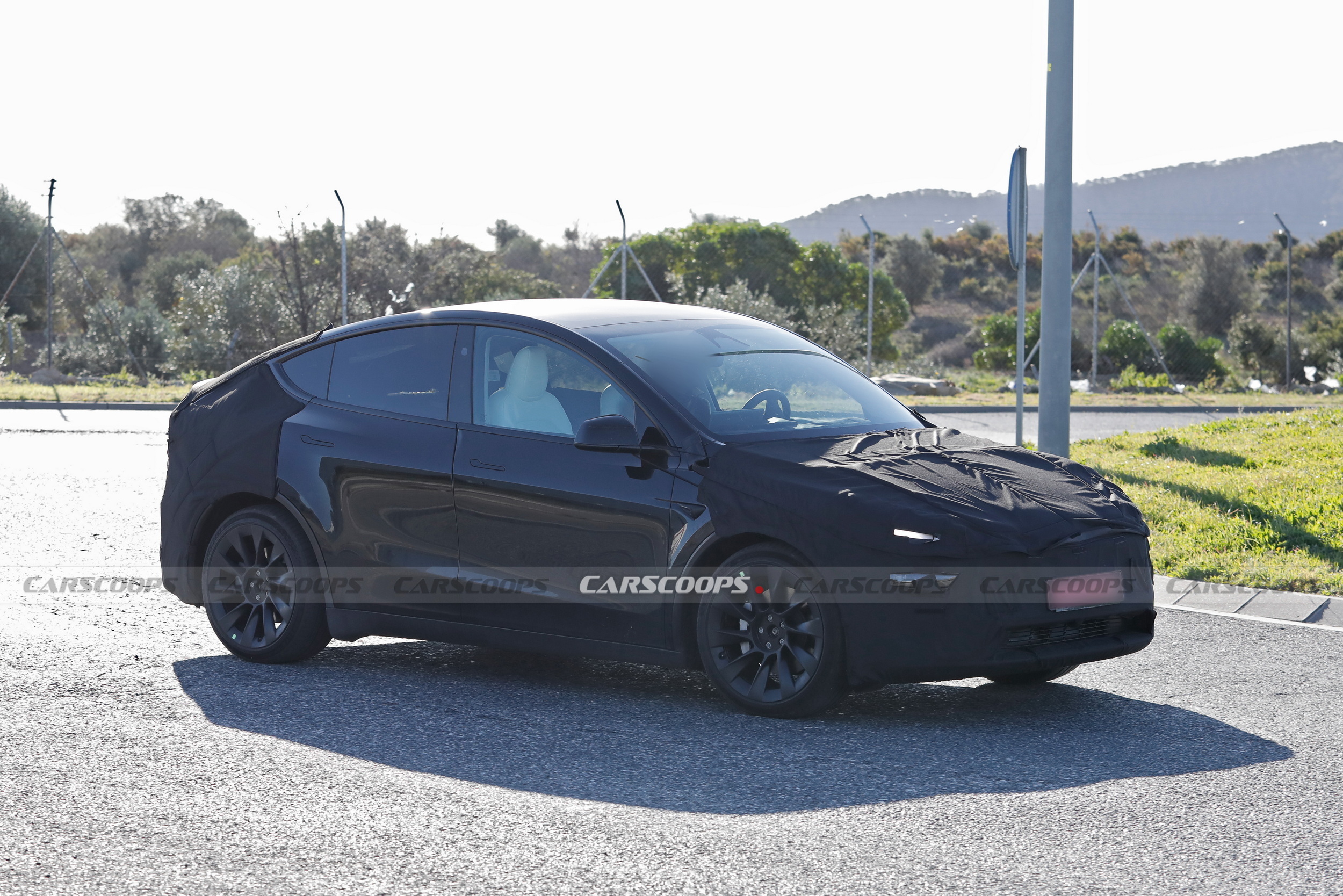 2026 Tesla Model Y Juniper - Scoop (5)