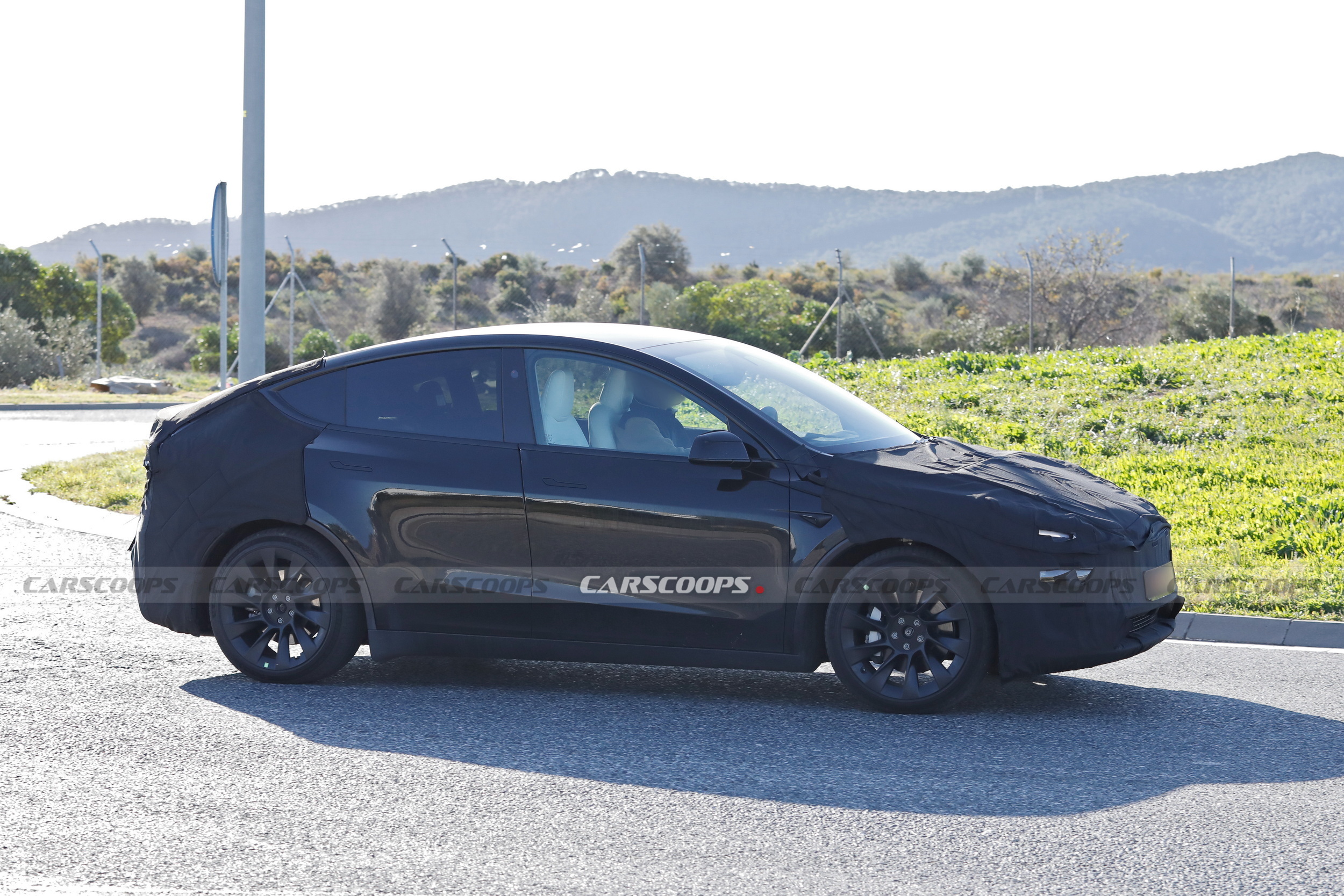2026 Tesla Model Y Juniper - Scoop (6)