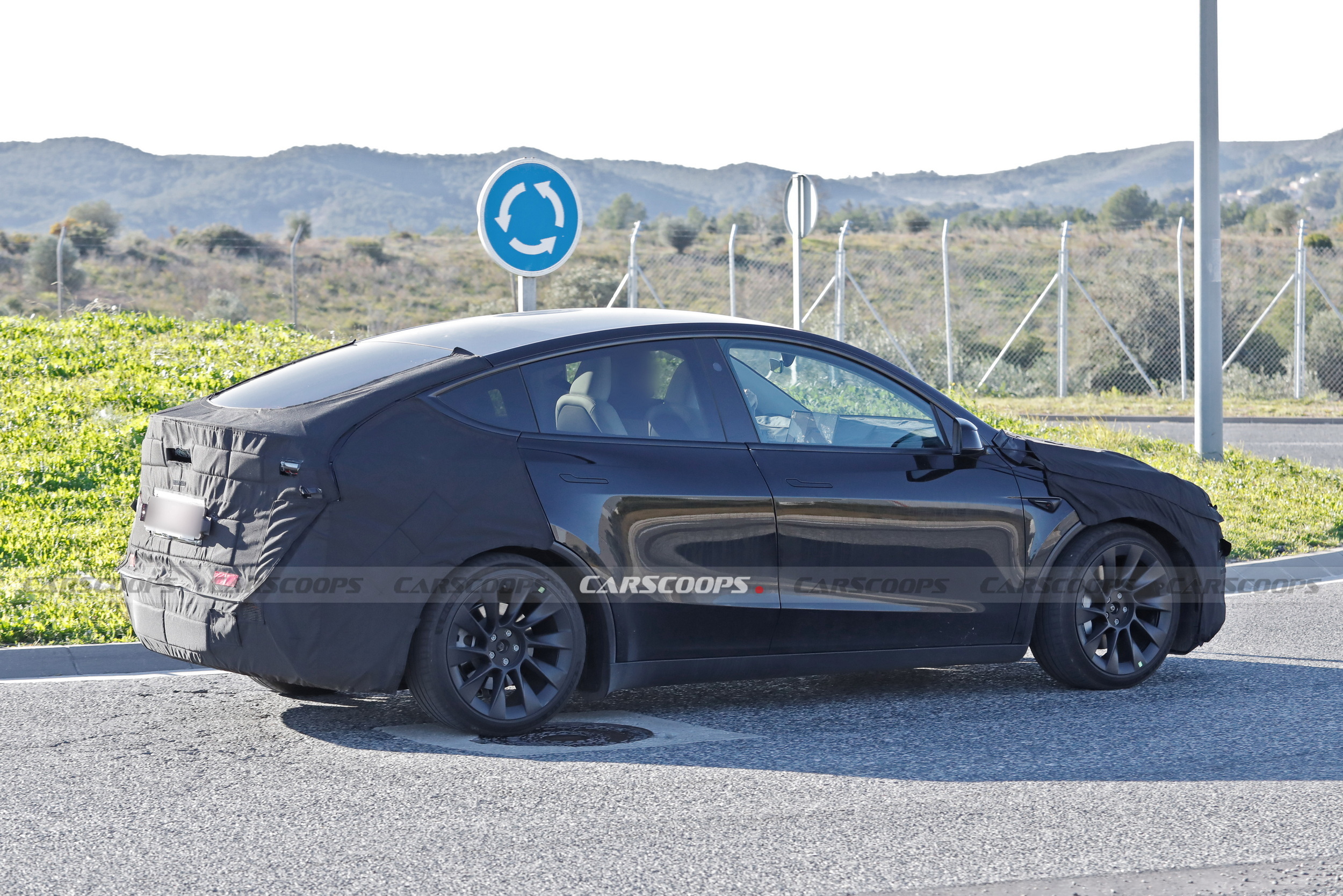 2026 Tesla Model Y Juniper - Scoop (8)