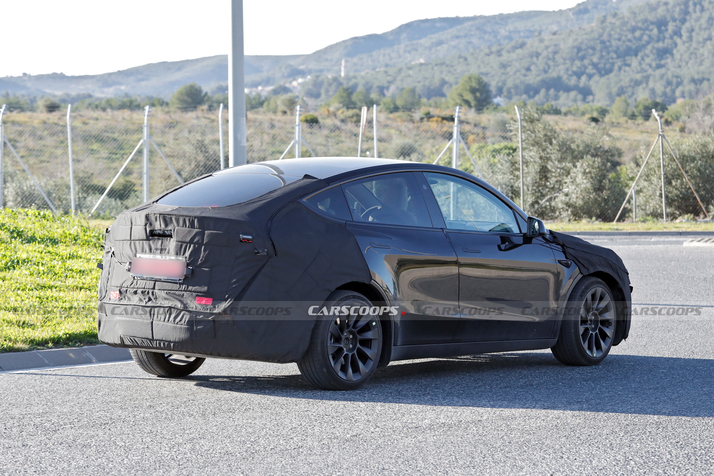 2026 Tesla Model Y Juniper - Scoop (9)