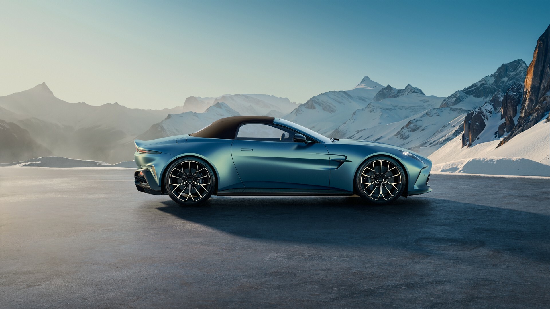 Aston Martin Vantage Roadster - 10