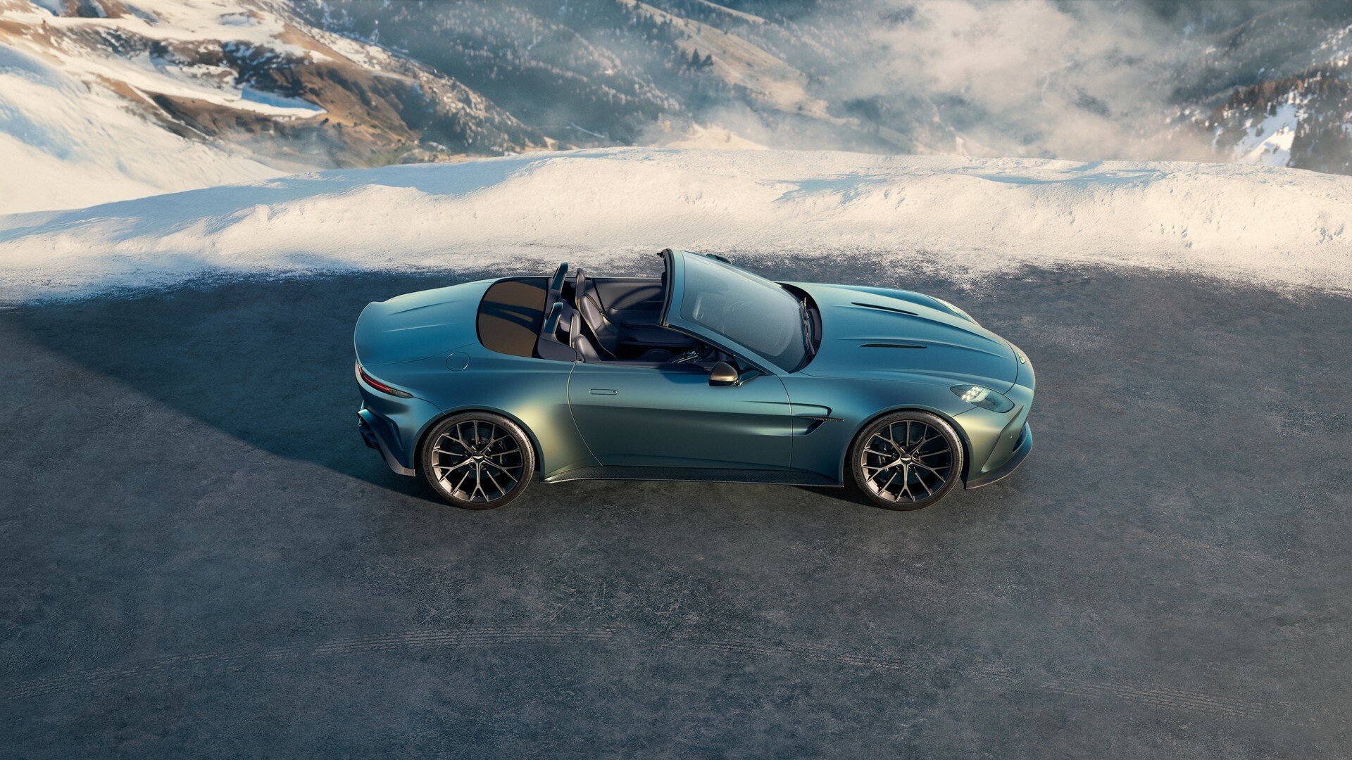 Aston Martin Vantage Roadster - 11