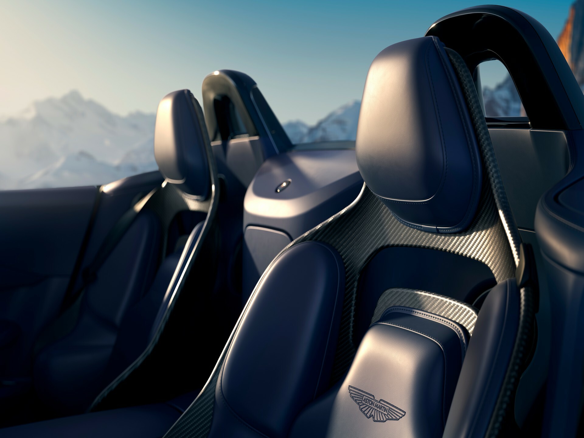 Aston Martin Vantage Roadster - 18