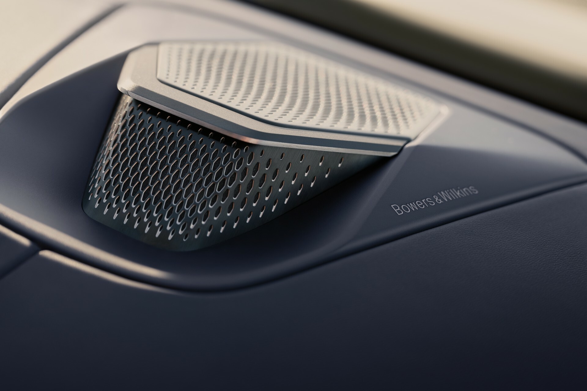 Aston Martin Vantage Roadster - 23