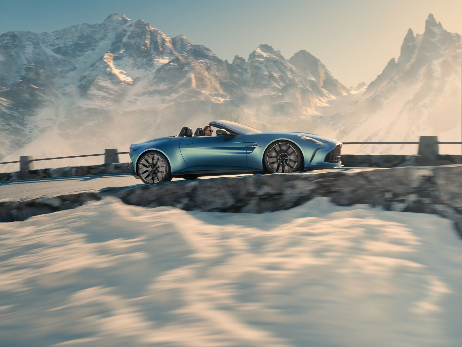 Aston Martin Vantage Roadster - 3